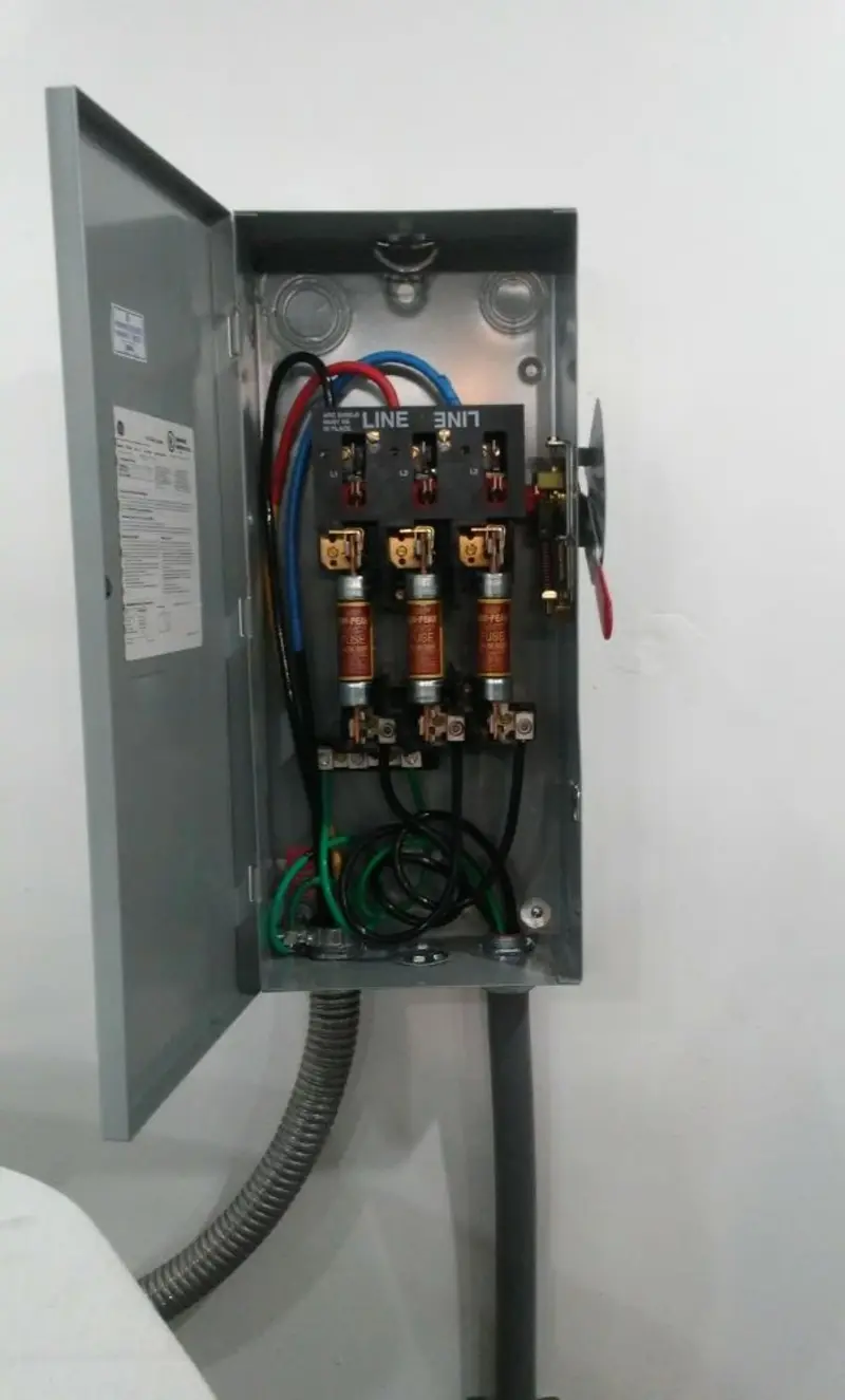 Three-phase disconnect switch installed for Smoke Detector Installation in Clarksville